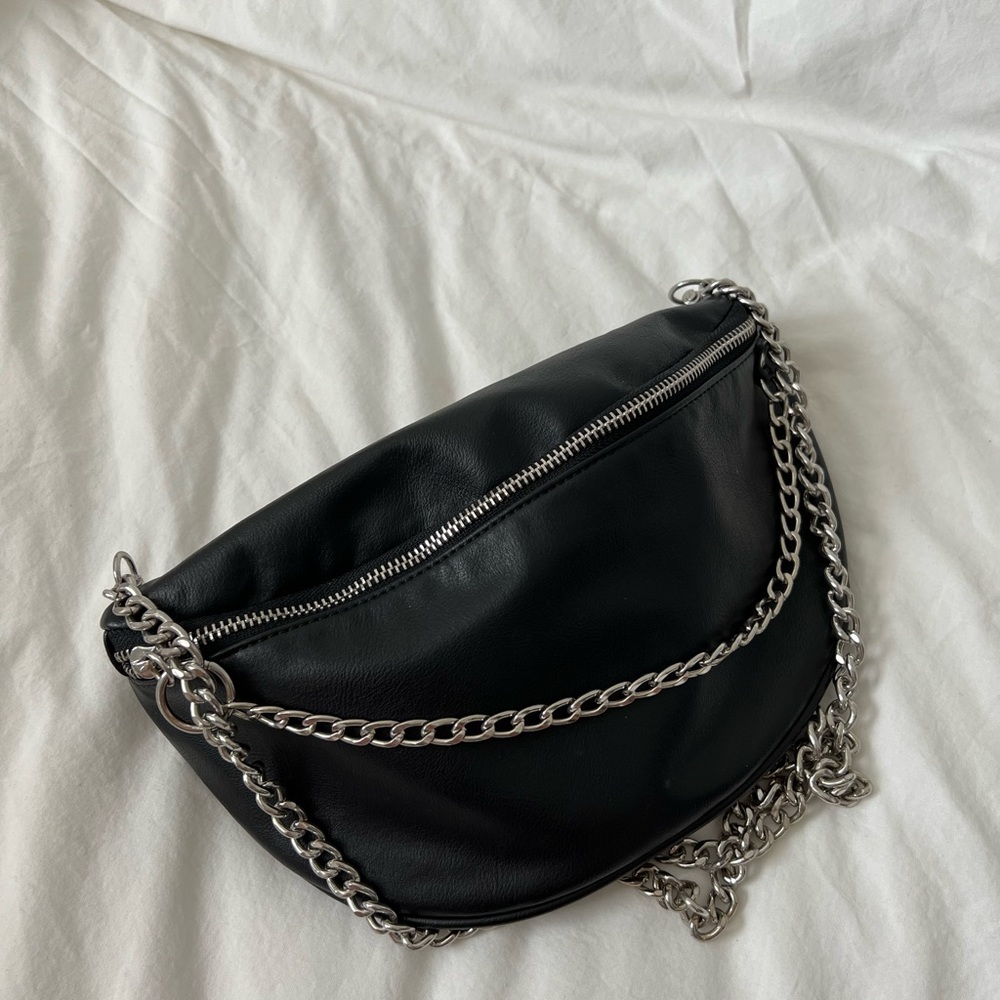 Forever 21 black fanny pack